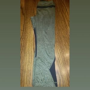 Lulu Cropped Leggings